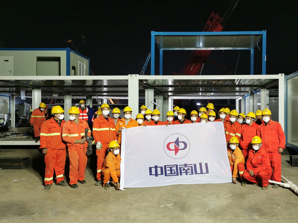 2020年初，奋战在武汉火神山医院的中国尊龙凯时·(中国区)人生就是搏!建设者.jpg